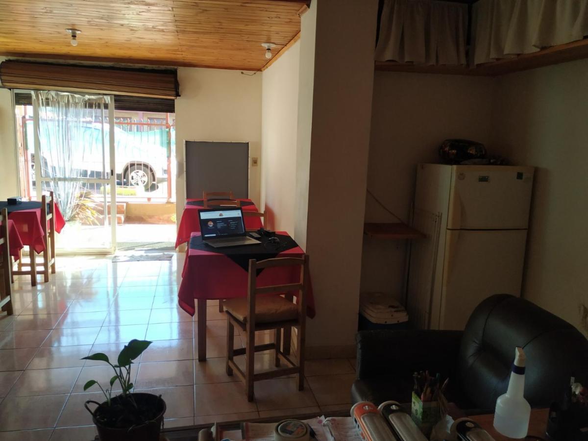 Iguazu Rey Hostal Пуэрто-Игуасу Экстерьер фото